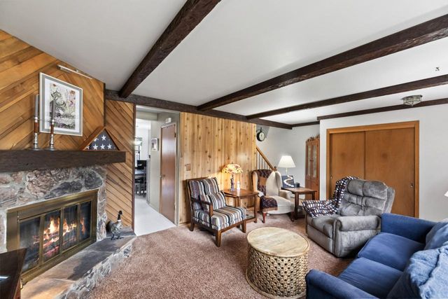 1482 S Coachlight DRIVE, New Berlin, WI 53151