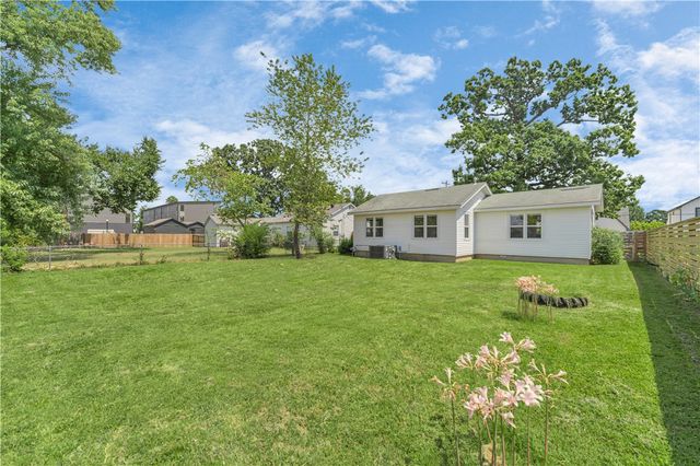 813 NW A Street, Bentonville, AR 72712