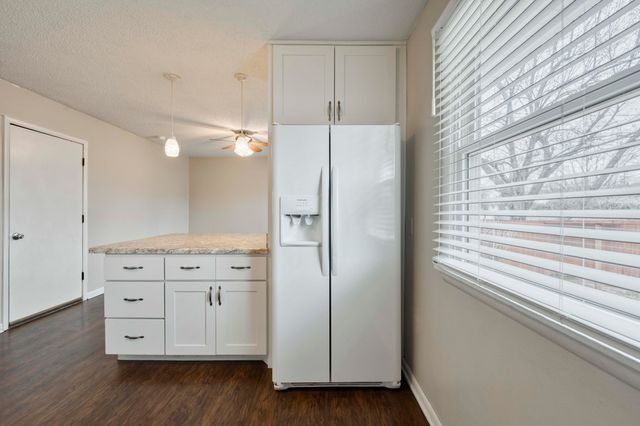 527 E Greenwood Street, Springfield, MO 65807