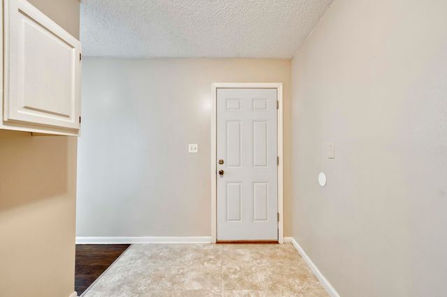 527 E Greenwood Street, Springfield, MO 65807