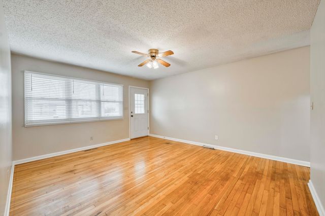 527 E Greenwood Street, Springfield, MO 65807