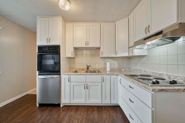 527 E Greenwood Street, Springfield, MO 65807