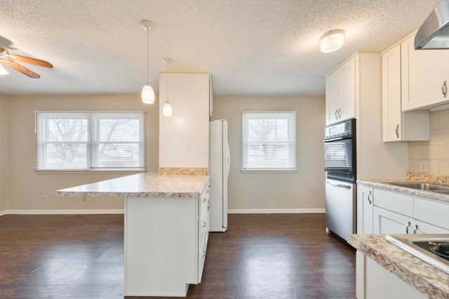 527 E Greenwood Street, Springfield, MO 65807