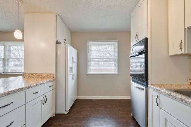 527 E Greenwood Street, Springfield, MO 65807