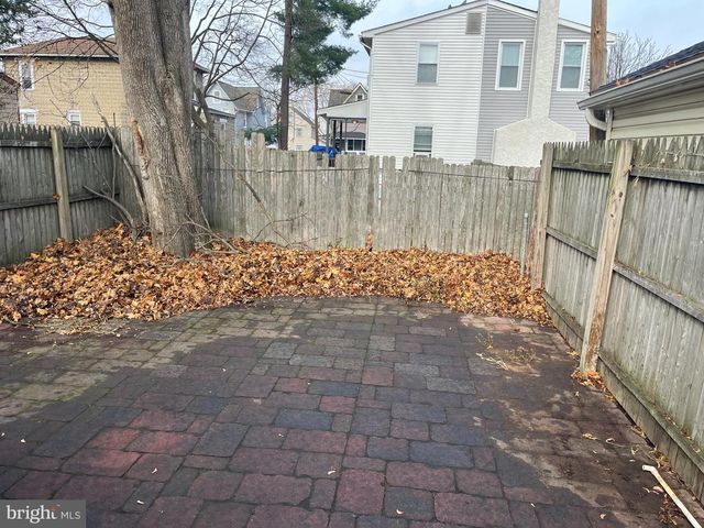 427 W BROAD ST, Palmyra, NJ 08065