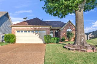 55 MAGNOLIA GARDEN LN, Oakland, TN 38060