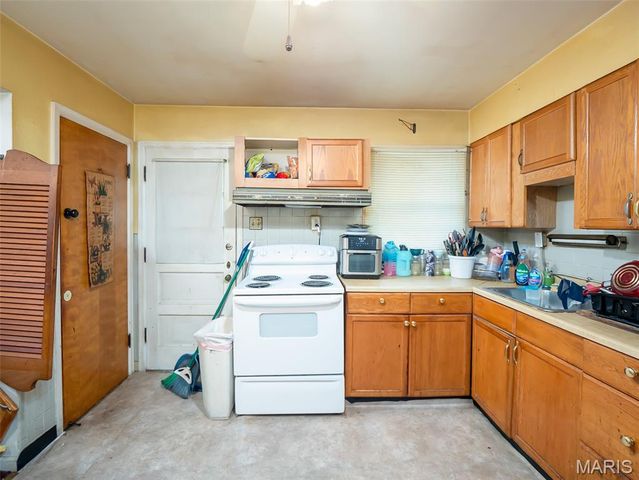 901 Frost Avenue, Ferguson, MO 63135