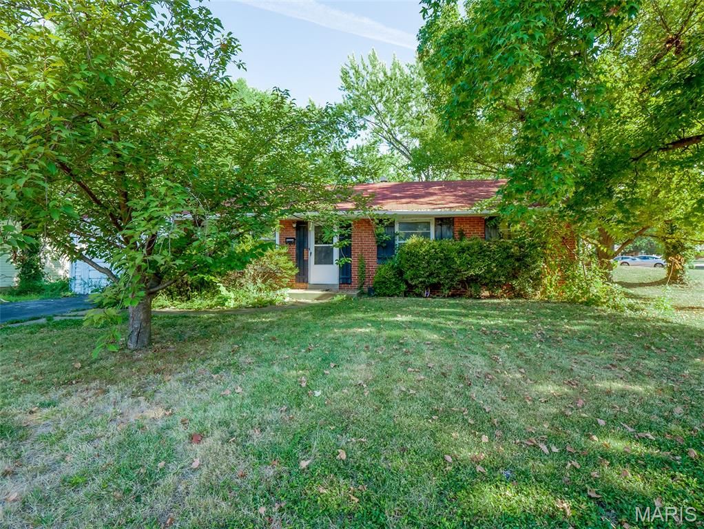 901 Frost Avenue, Ferguson, MO 63135