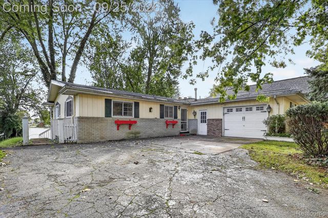 4223 Sadler Drive, Fenton Charter Township, MI 48451