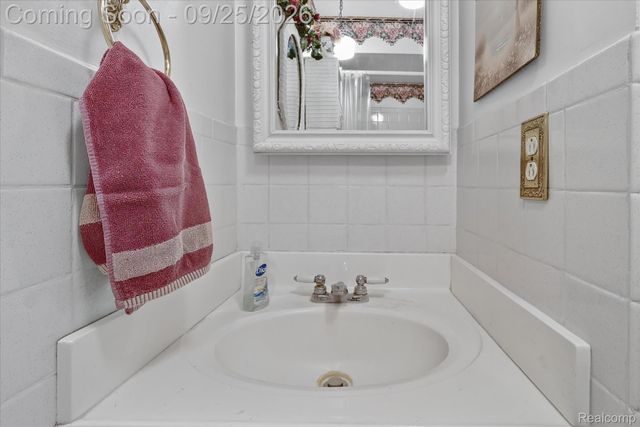 4223 Sadler Drive, Fenton Charter Township, MI 48451