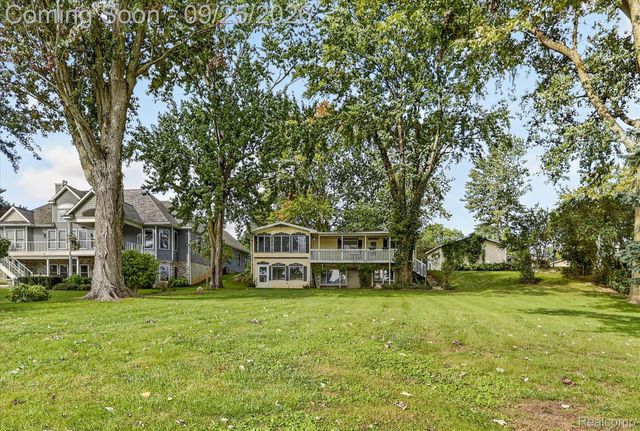 4223 Sadler Drive, Fenton Charter Township, MI 48451