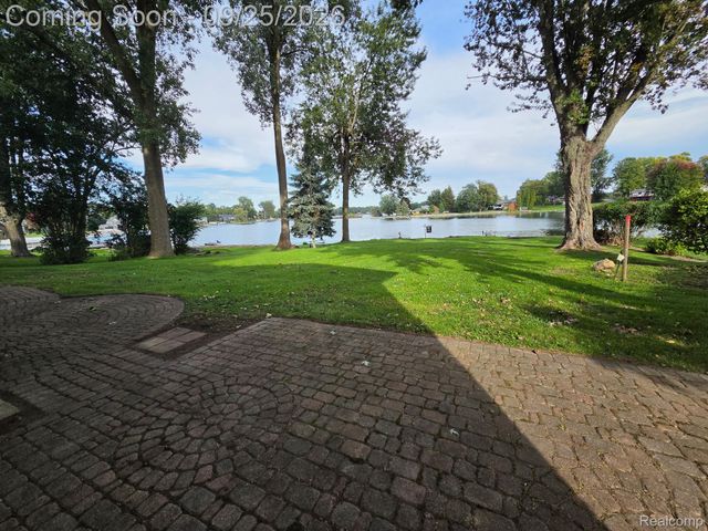 4223 Sadler Drive, Fenton Charter Township, MI 48451