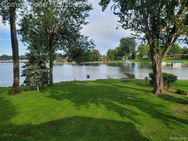 4223 Sadler Drive, Fenton Charter Township, MI 48451