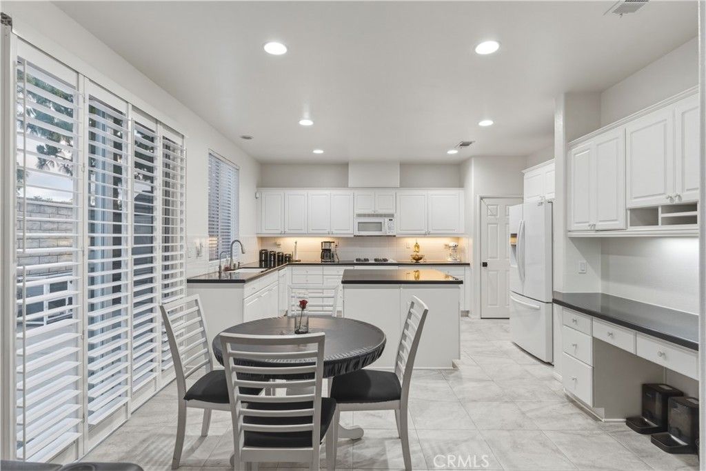 Image 15 of property listing at 4510 El Corazon Court, Camarillo, CA 93012