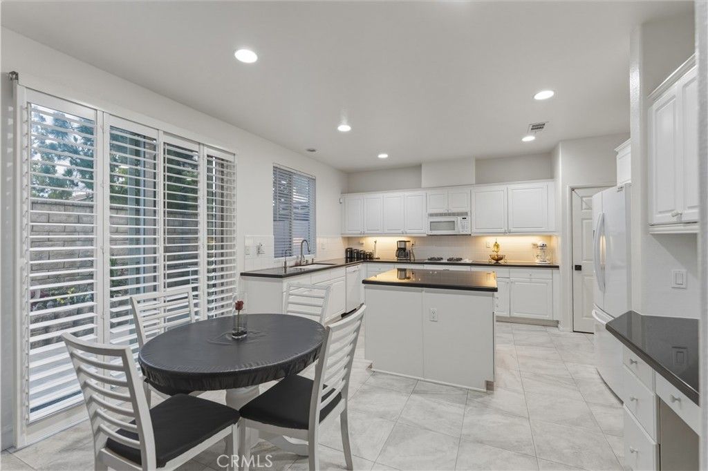 Image 16 of property listing at 4510 El Corazon Court, Camarillo, CA 93012