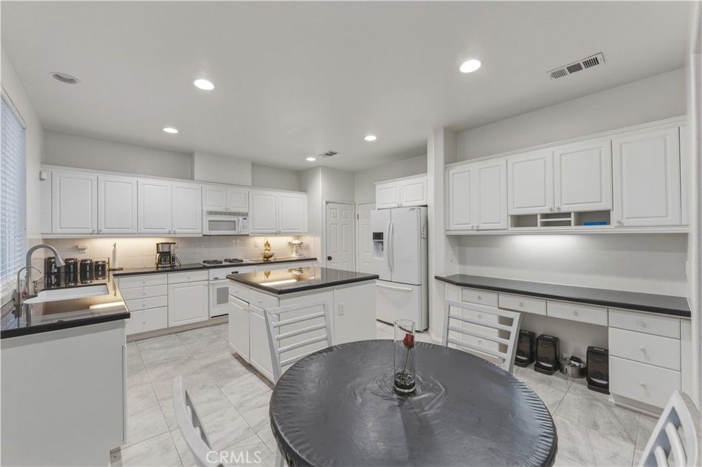 Image 17 of property listing at 4510 El Corazon Court, Camarillo, CA 93012