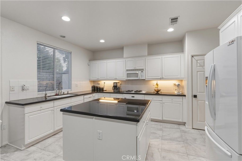 Image 18 of property listing at 4510 El Corazon Court, Camarillo, CA 93012
