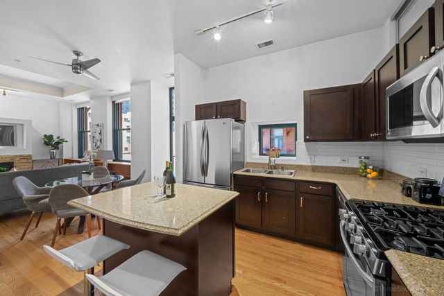 208 W WASHINGTON Street 1006, Chicago, IL 60606