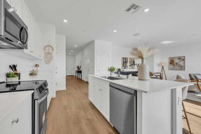 8543 Anker Way, Elk Grove, CA 95757