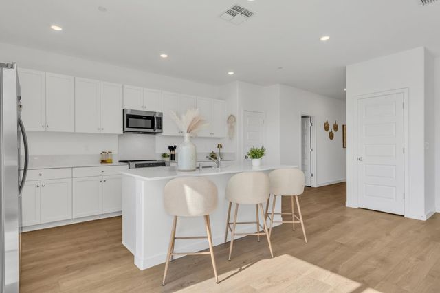 8543 Anker Way, Elk Grove, CA 95757