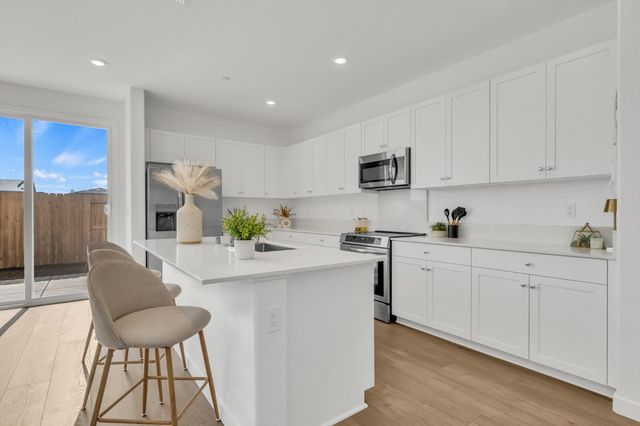 8543 Anker Way, Elk Grove, CA 95757