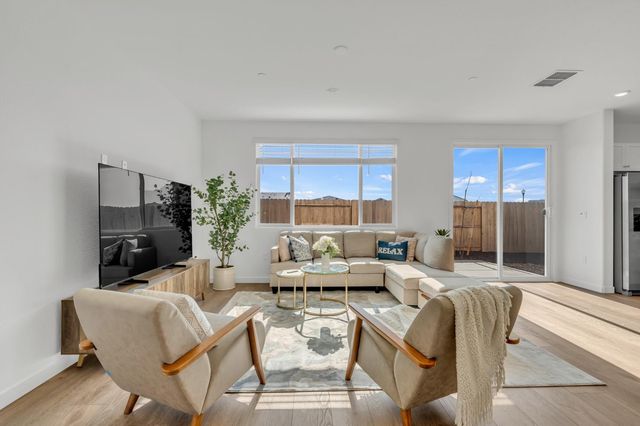 8543 Anker Way, Elk Grove, CA 95757