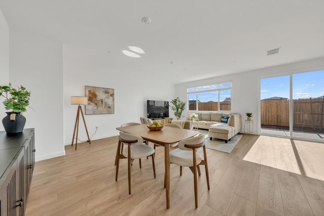 8543 Anker Way, Elk Grove, CA 95757