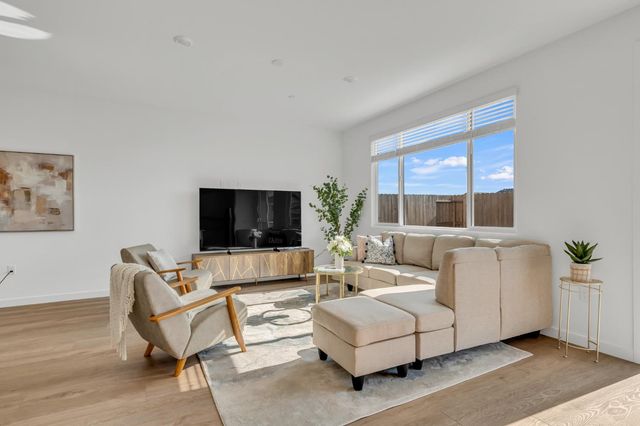 8543 Anker Way, Elk Grove, CA 95757