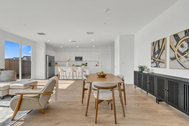 8543 Anker Way, Elk Grove, CA 95757