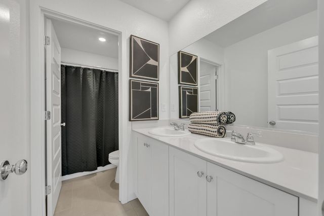 8543 Anker Way, Elk Grove, CA 95757