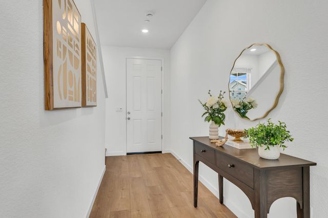 8543 Anker Way, Elk Grove, CA 95757