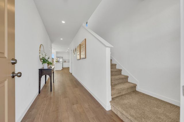 8543 Anker Way, Elk Grove, CA 95757