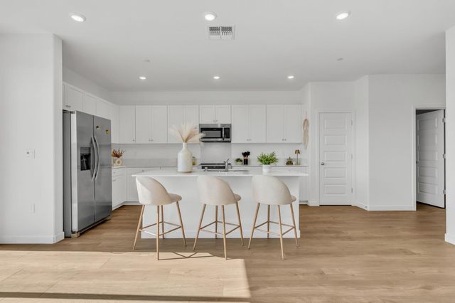 8543 Anker Way, Elk Grove, CA 95757