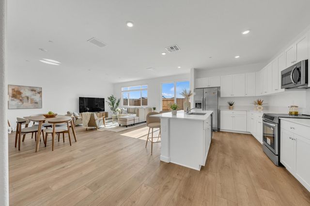 8543 Anker Way, Elk Grove, CA 95757