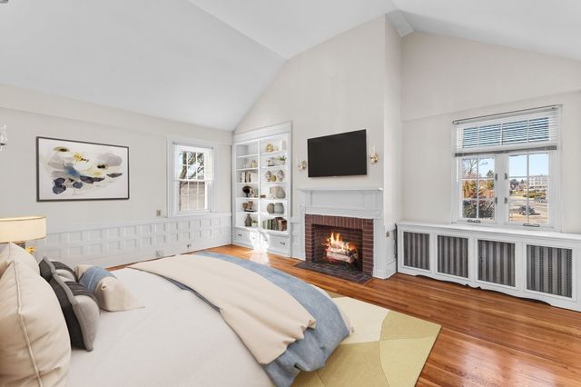 1646 Centre St, Boston, MA 02132