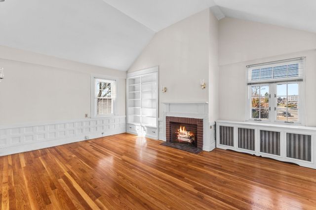 1646 Centre St, Boston, MA 02132