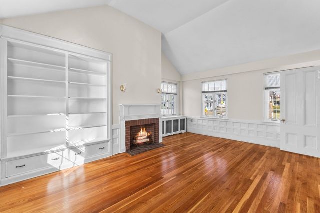 1646 Centre St, Boston, MA 02132