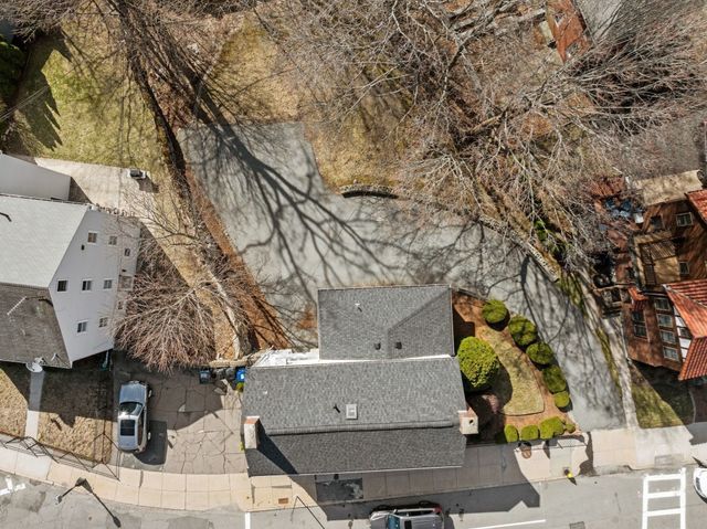 1646 Centre St, Boston, MA 02132