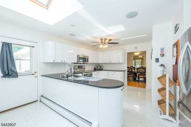 335 Elmira Trl, Hopatcong Boro, NJ 07843