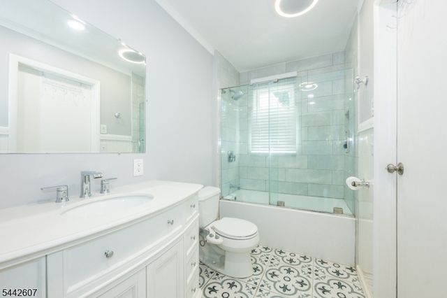 335 Elmira Trl, Hopatcong Boro, NJ 07843