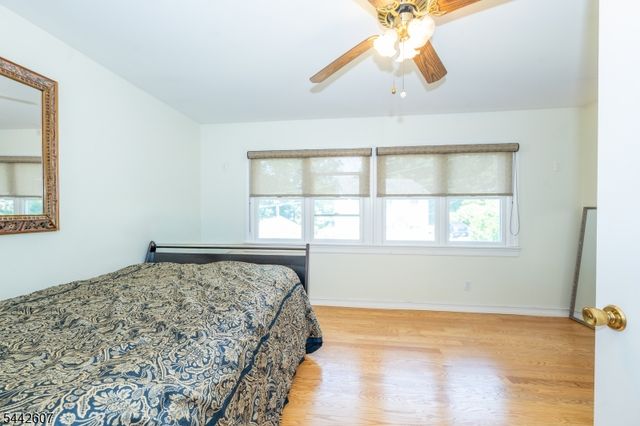 335 Elmira Trl, Hopatcong Boro, NJ 07843