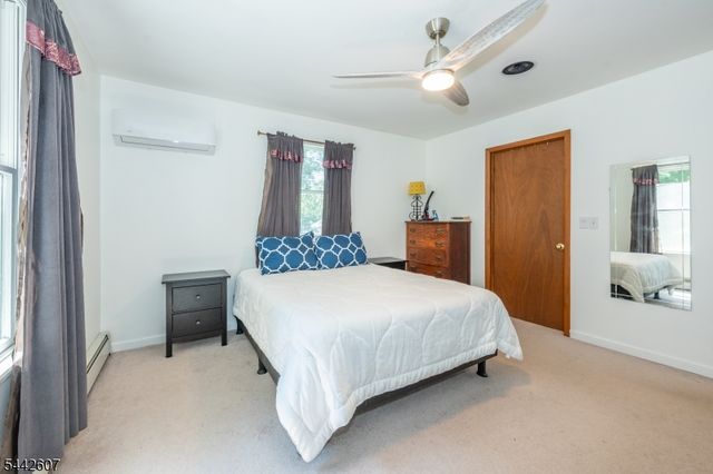 335 Elmira Trl, Hopatcong Boro, NJ 07843