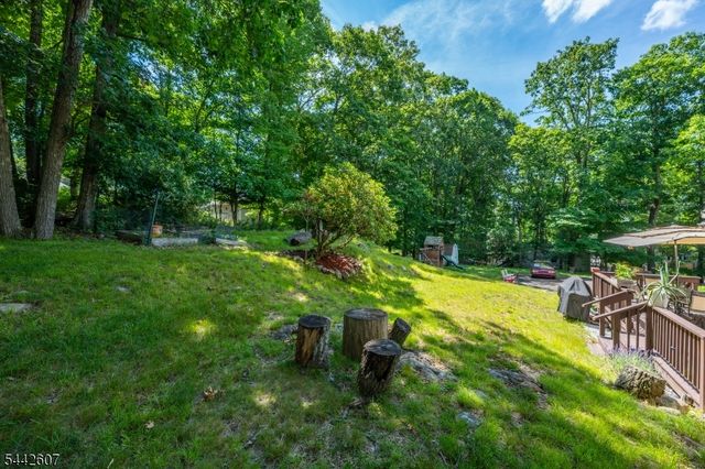 335 Elmira Trl, Hopatcong Boro, NJ 07843