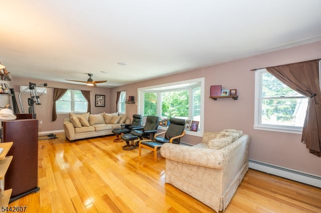 335 Elmira Trl, Hopatcong Boro, NJ 07843