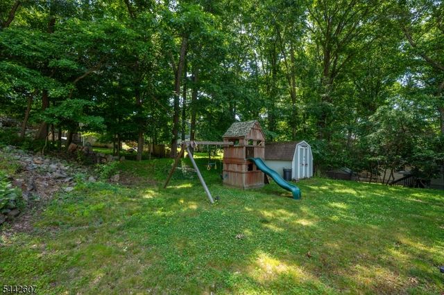 335 Elmira Trl, Hopatcong Boro, NJ 07843