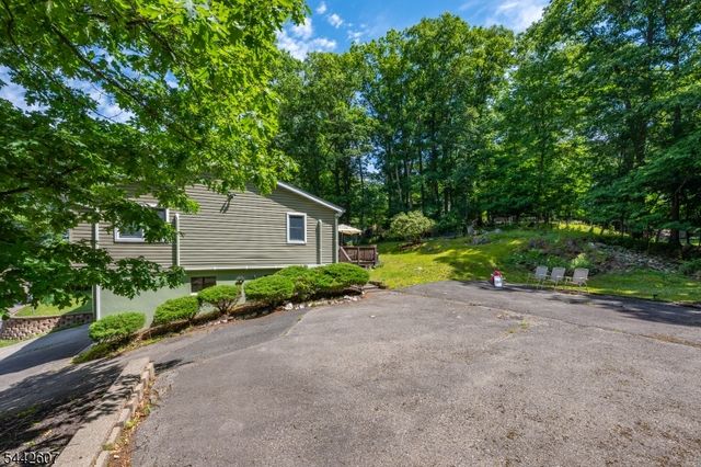 335 Elmira Trl, Hopatcong Boro, NJ 07843
