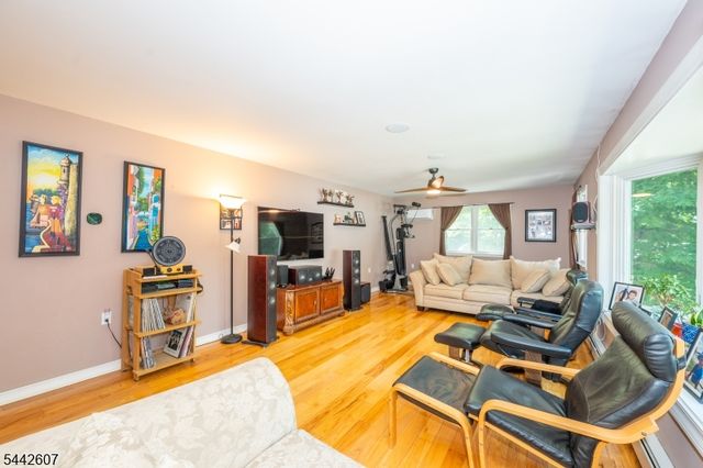 335 Elmira Trl, Hopatcong Boro, NJ 07843