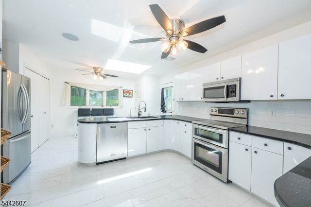 335 Elmira Trl, Hopatcong Boro, NJ 07843