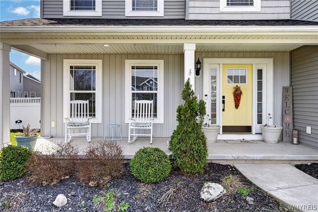 8 Weathersfield Ln, Lancaster, NY 14086