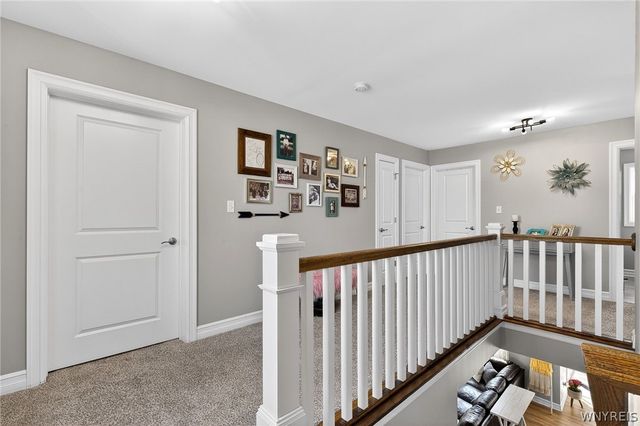 8 Weathersfield Ln, Lancaster, NY 14086